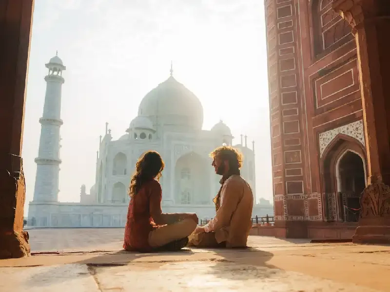 una coppia davanti taj mahal