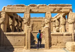 Una Donna a Dandara, viaggi in egitto offerte