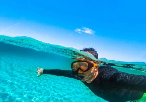Un Uomp che Fa Snorkelling, tour cairo e sharm di lusso