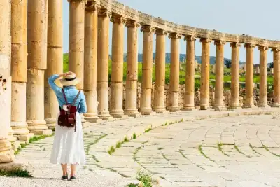 una ragazza a jerash