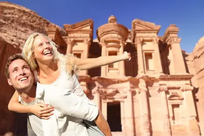 Cose da fare in Giordania, Una coppia davanti a Petra