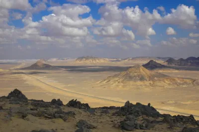 Il Deserto Nero d'Egitto: Un Tesoro Nascosto tra le Sabbie
