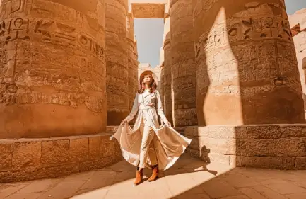 Escursione al Tempio di Karnak e Luxor, Un Donna al Karnak