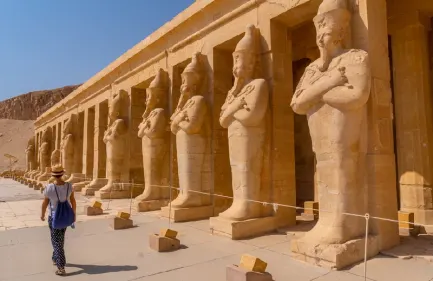 Escursione al Tempio di Karnak e Luxor, Un uomo al Karnak