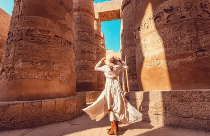 Escursione al Cairo da Luxor in Aereo, Una donna al Karnak