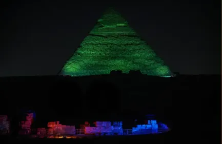 Tour spettacolo suoni e luci alle piramidi