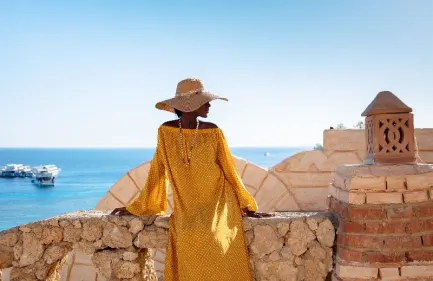 Escursione al Monastero Santa Caterina e Canyon Colorato da Sharm, una donna a Sharm
