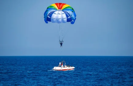 Tour su barca con fondo di vetro, Parasailing