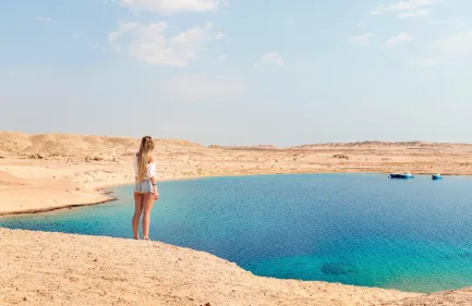 Snorkeling Ras Mohamed, una donna sulla spiaggia