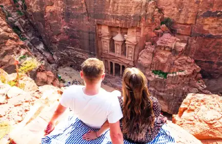 Donna e Uomo a Petra, tour giordania 5 giorni