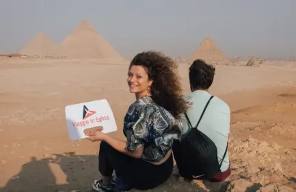 Donna e Uomo alle Piramidi, tour egitto e petra