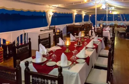 il ristorante, una crociera sul nilo di lusso
