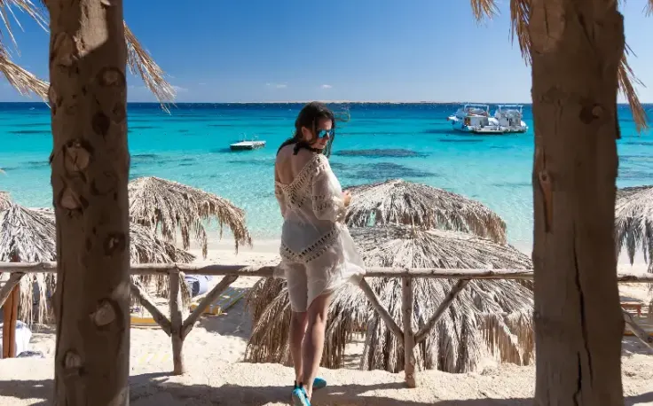 Egitto gennaio temperature, Una donna davanti al mare
