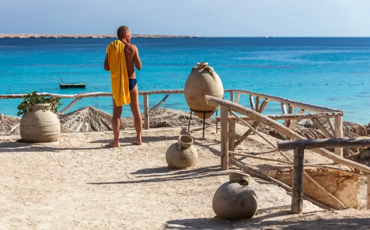 un uomo a sharm el shiekh, cose da evitare a sharm el shiekh