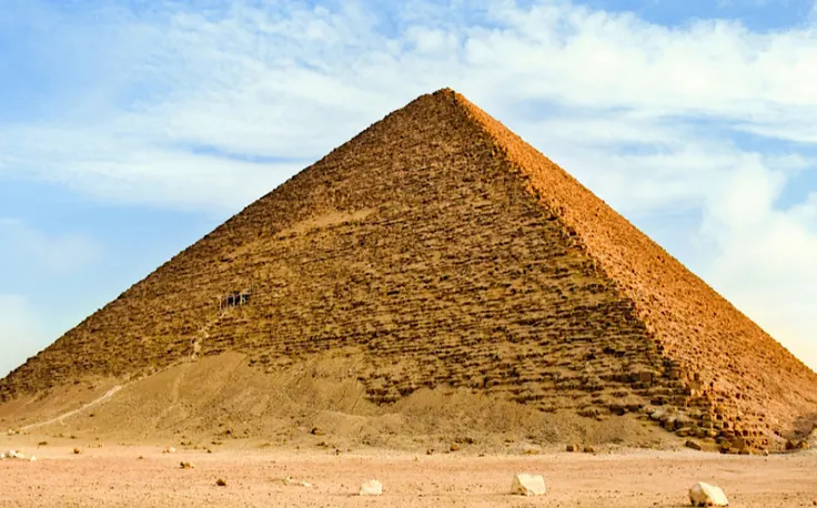 La piramide Rossa di snefru alla necropoli di saqqara