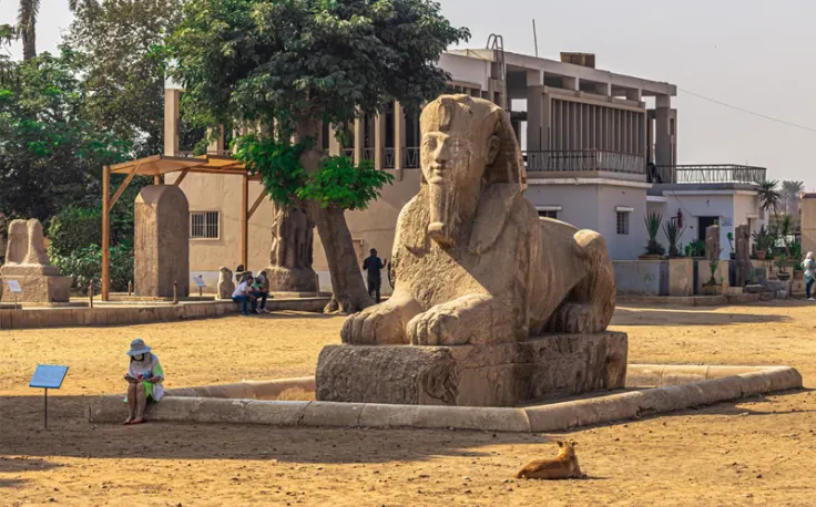 la sfinge alla città menfi in egitto