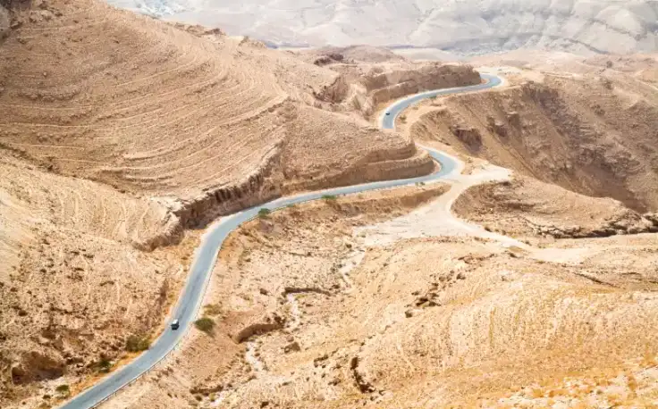 una foto panoramica da wadi mujib via dei re , strada dei re