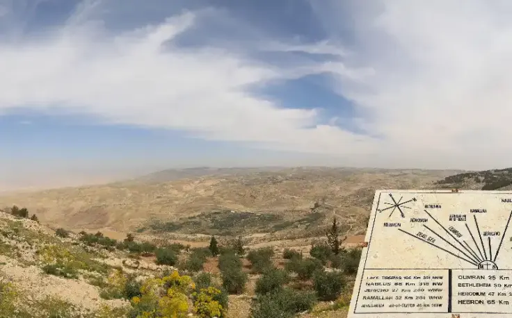 una foto panoramica di monte nebo giordania , monte nebo