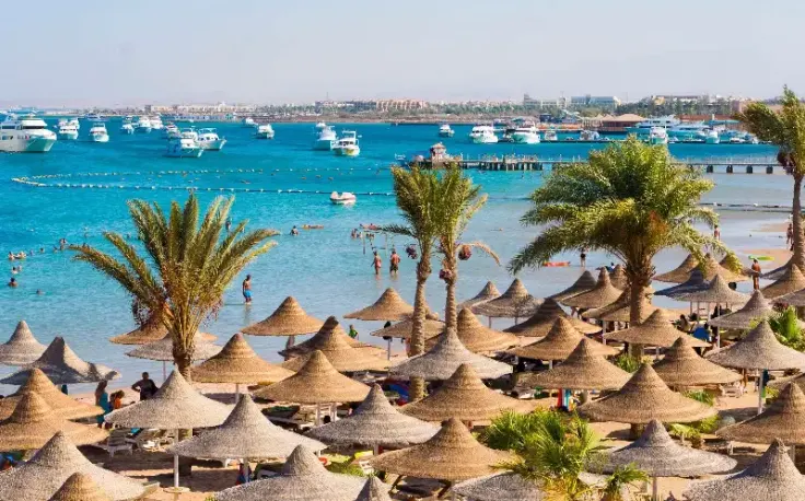 una foto da sopra alla spiaggia di giftun a hurghada, l'isola di giftun  hurghada