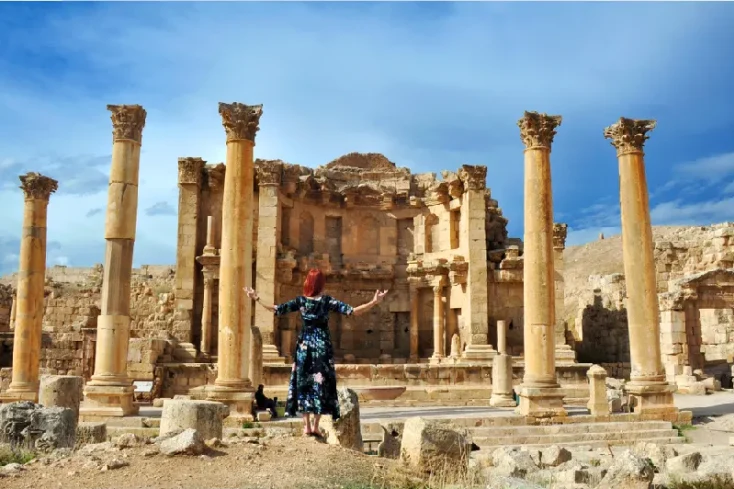 jerash cosa vedere, una ragazza a jerash