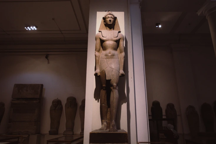 una statua nel museo egizio del cairo