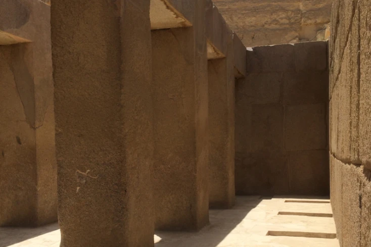 Il tempio della valle nella piana di Giza