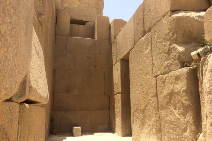 Il tempio della valle nella piana di Giza