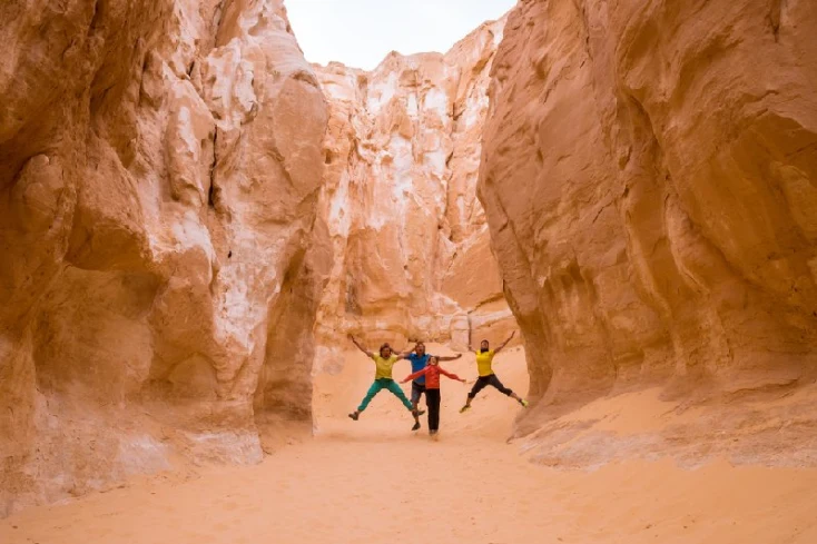 Canyon colorato, alcuni ragazzi al Cayon Canyon colorato, alcuni ragazzi al Cayon