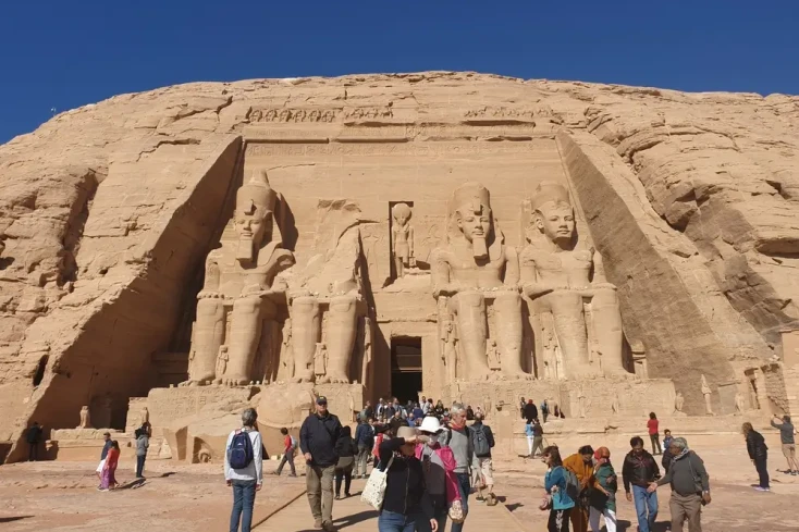le quettro statue del tempio di Abu simbel