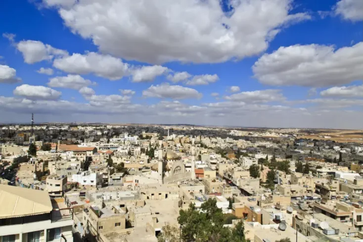 vista panoramica della citta madaba , madaba giordania