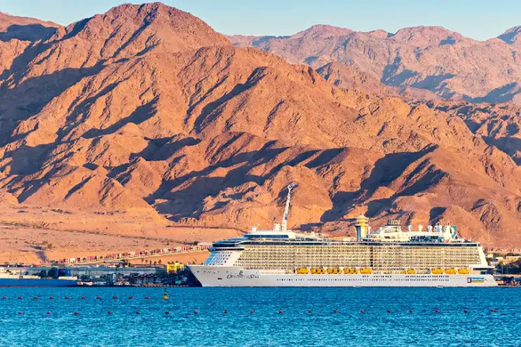 una crociera al porto di aqaba , golfo di aqaba