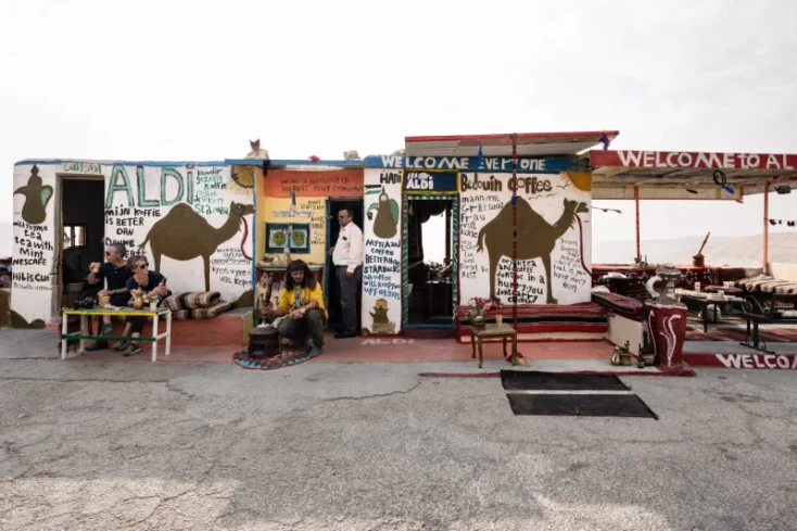 un bar a wadi mujib nella via dei re , strada dei re