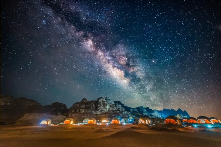 il deserto del wadi rum di notte , strada dei re