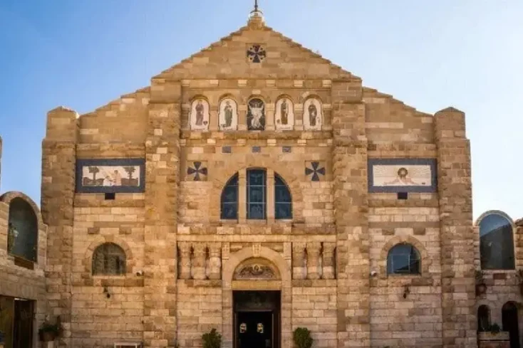 una foto panoramica della chiesa di san giorgio madaba giordania , chiesa di san giorgio madaba