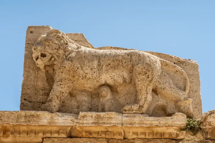 il lione scolpito al castello di iraq el amir , Iraq El Amir