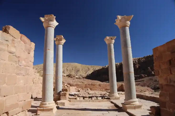 le colonne della tomba del leone , tomba del leone