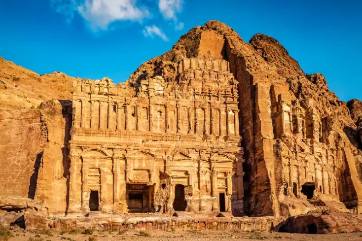 la citta di petra giordania , tomba del leone