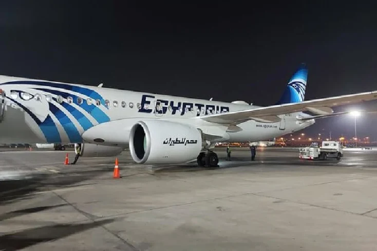 aereo di egypt air all'aeroporto di assuan , aeroporto assuan