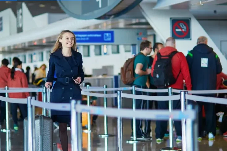 la sala di arrivo all'aeroporto di assuan , aeroporto assuan