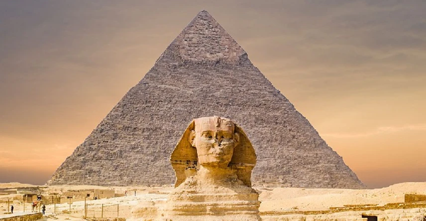Giza: Maravillas Antiguas y la Grandeza de las Pirámides