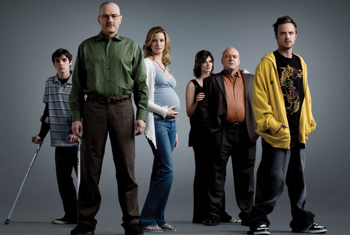 Elenco principal de Breaking Bad em imagem promocional