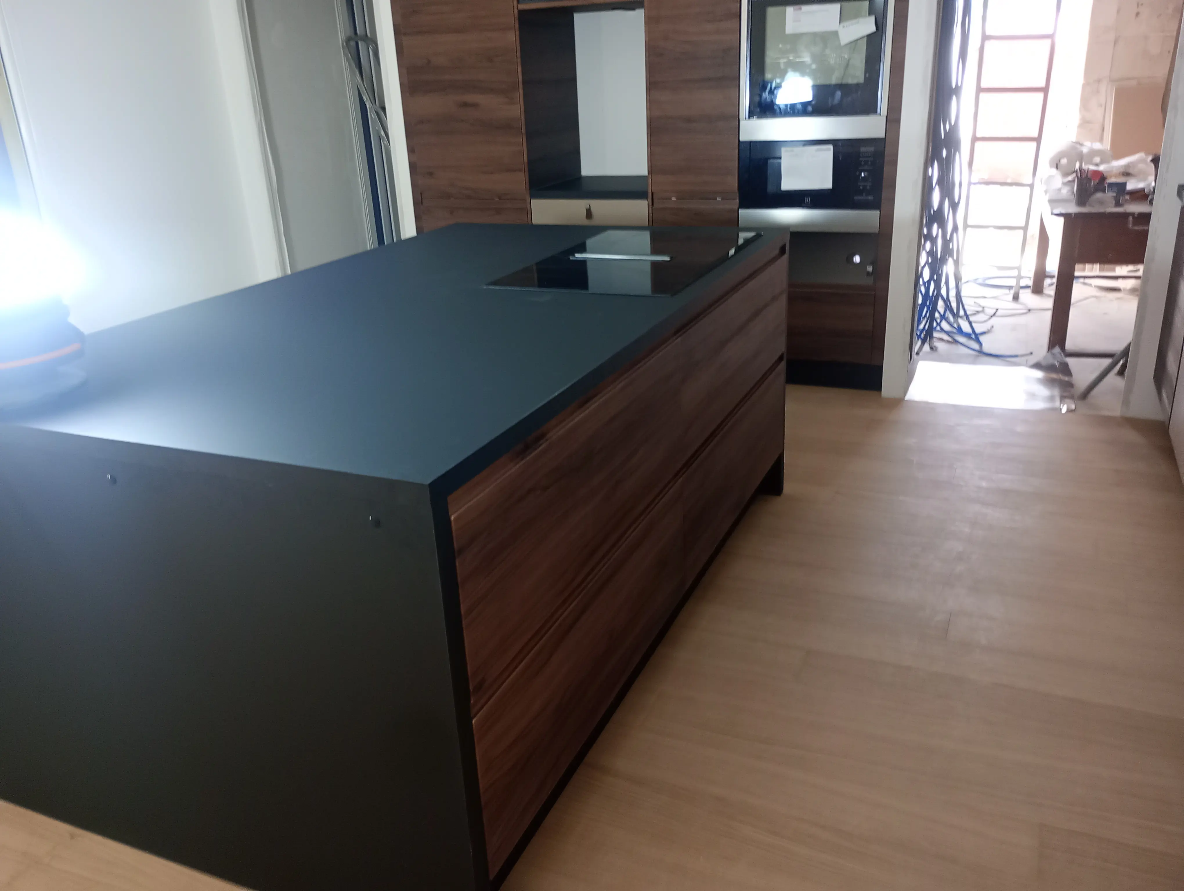 Cuisine avec îlot central Oskab - Menuiserie Sirouet