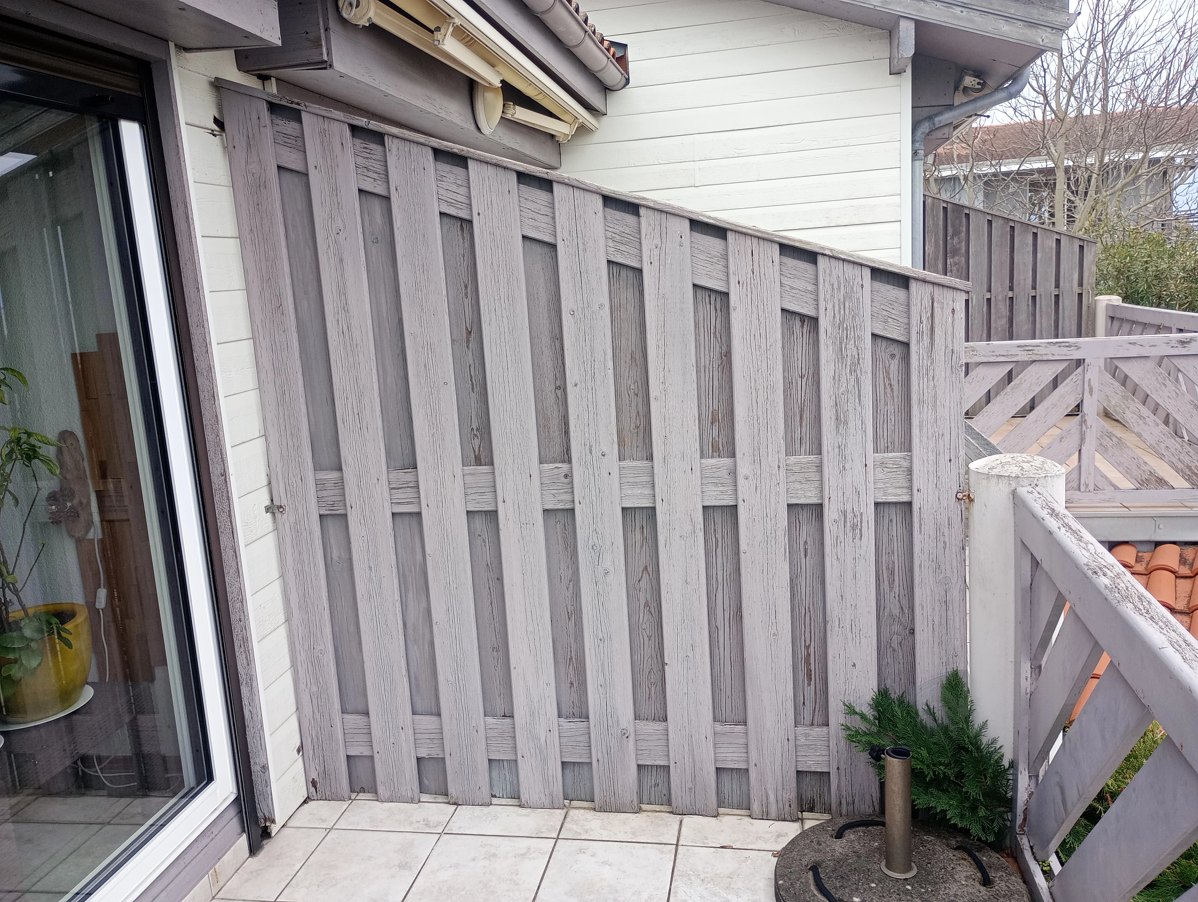 Brise-vue en bois sur mesure  - Menuiserie Sirouet