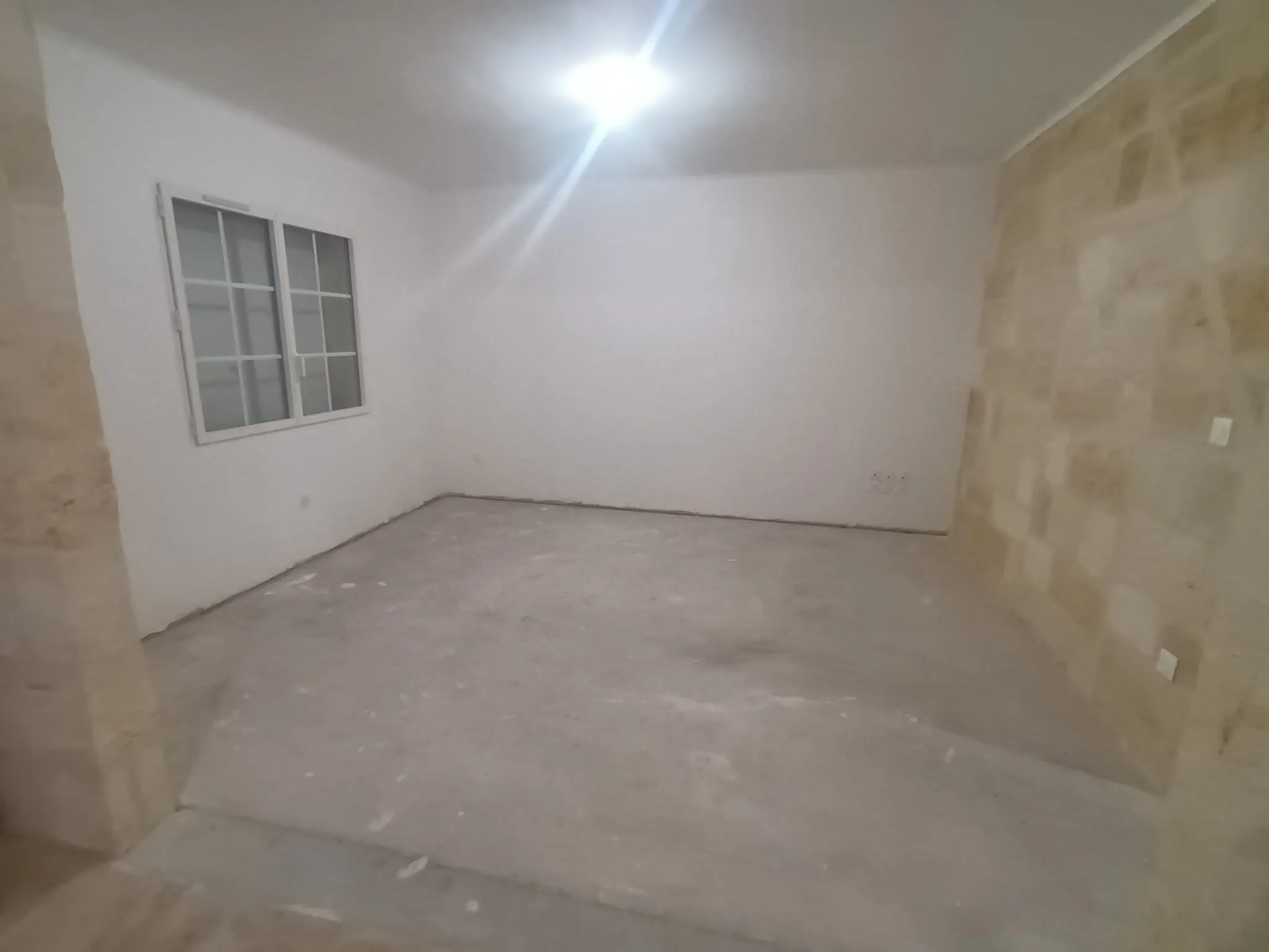 Pose de parquet en chêne, collé en batons rompus - Menuiserie Sirouet