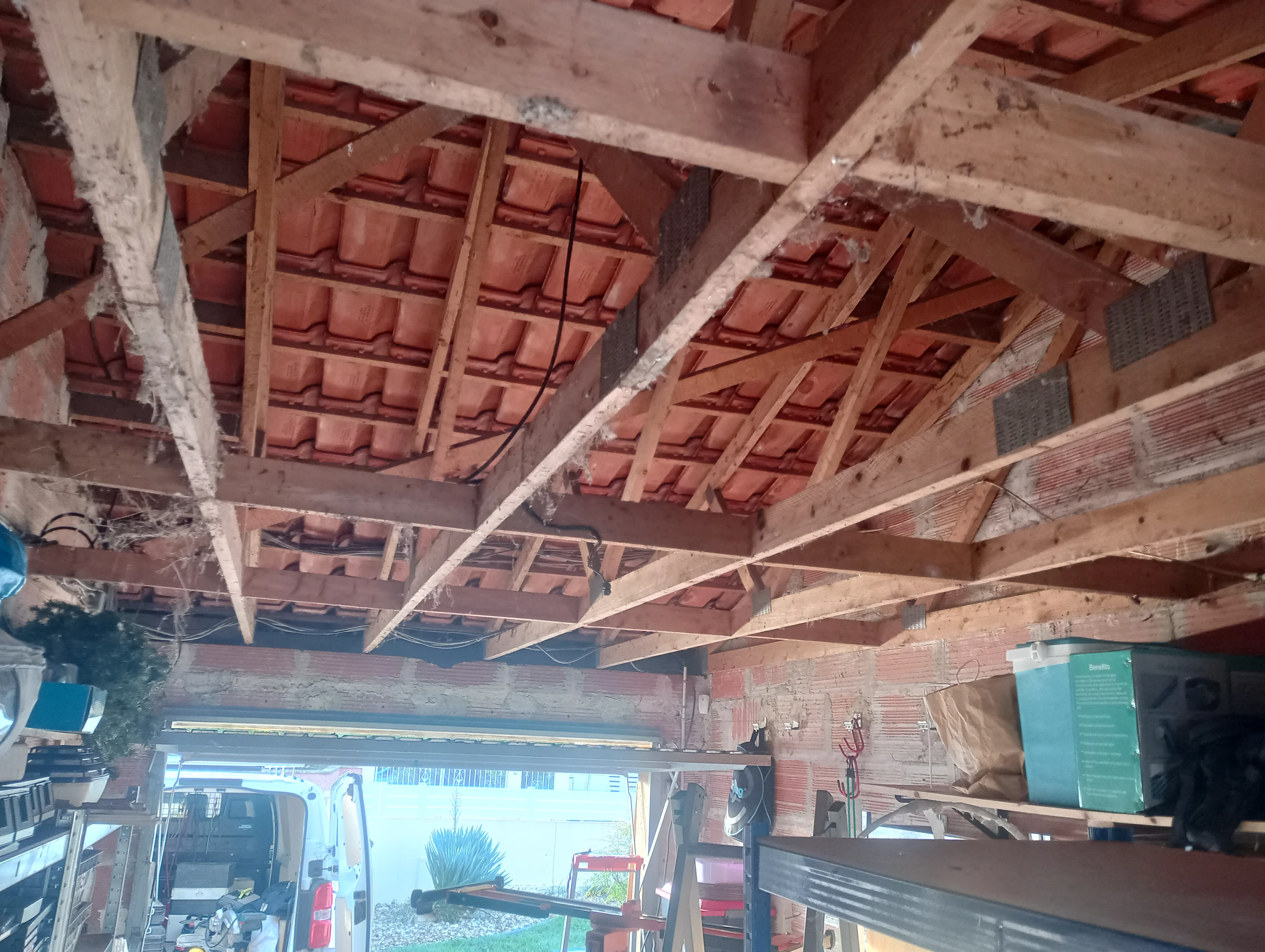 Isolation d'un plafond dans un garage - Menuiserie Sirouet