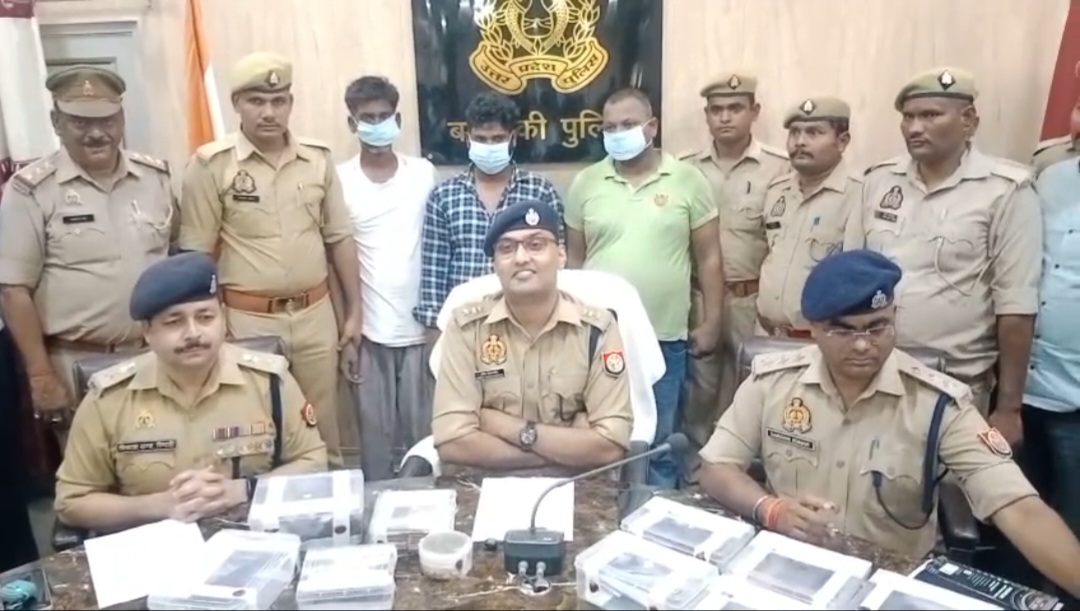 बाराबंकी - देवा कोतवाली पुलिस ने ग्राम ग्वारी में हुई डकैती की घटना का किया गया सफल अनावरण, घटना से सम्बन्धित 02 अभियुक्तों को पुलिस मुठभेड़ सहित कुल 05 अभियुक्तों को किया गया गिरफ्तार !