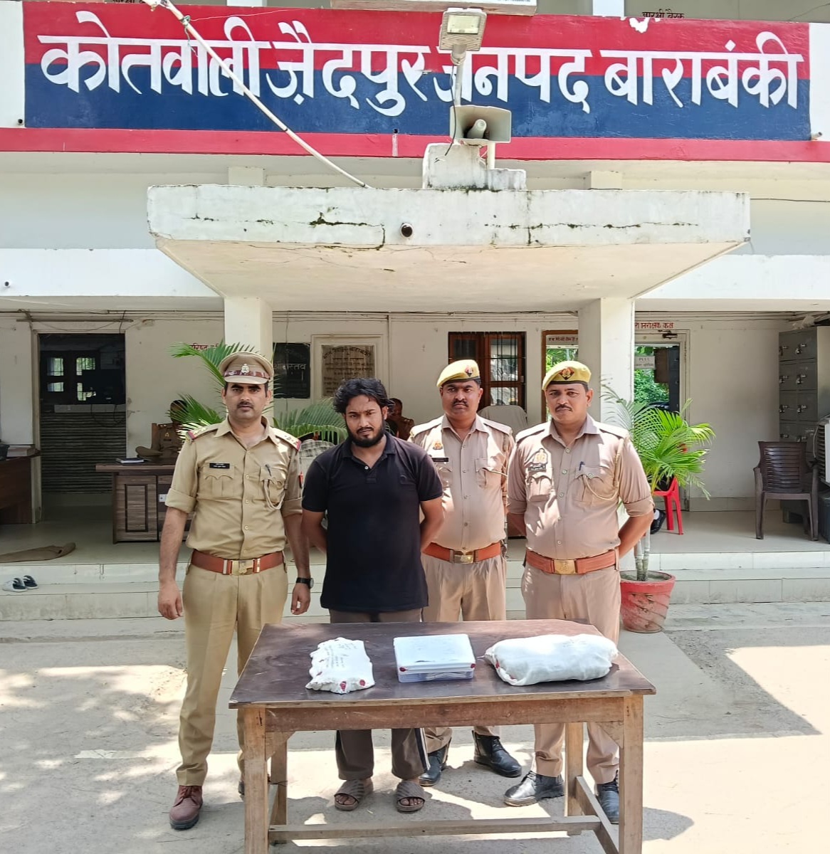 बाराबंकी - प्रभारी निरीक्षक संतोष सिंह के नेतृत्व में ज़ैदपुर कोतवाली पुलिस टीम को मिली बड़ी सफलता !