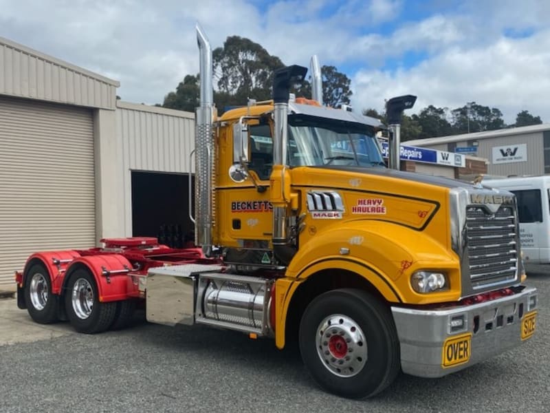 Mack Super Liner