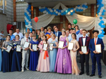 В школах Башмаковского района состоялись выпускные вечера