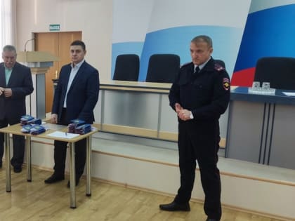 Бойцам отряда содействия полиции «Тигр» вручены удостоверения и личные книжки